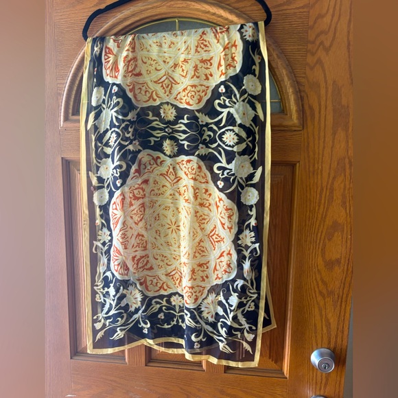 Labor Day Sale! Beautiful Cabi 100 % Silk Multi Colored print. Great Condition. - Picture 1 of 5